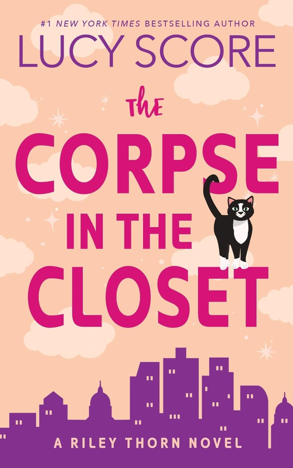 The Corpse in the Closet - Riley Thorn (Book 2) by Lucy Score - ISBN: 9781464249105