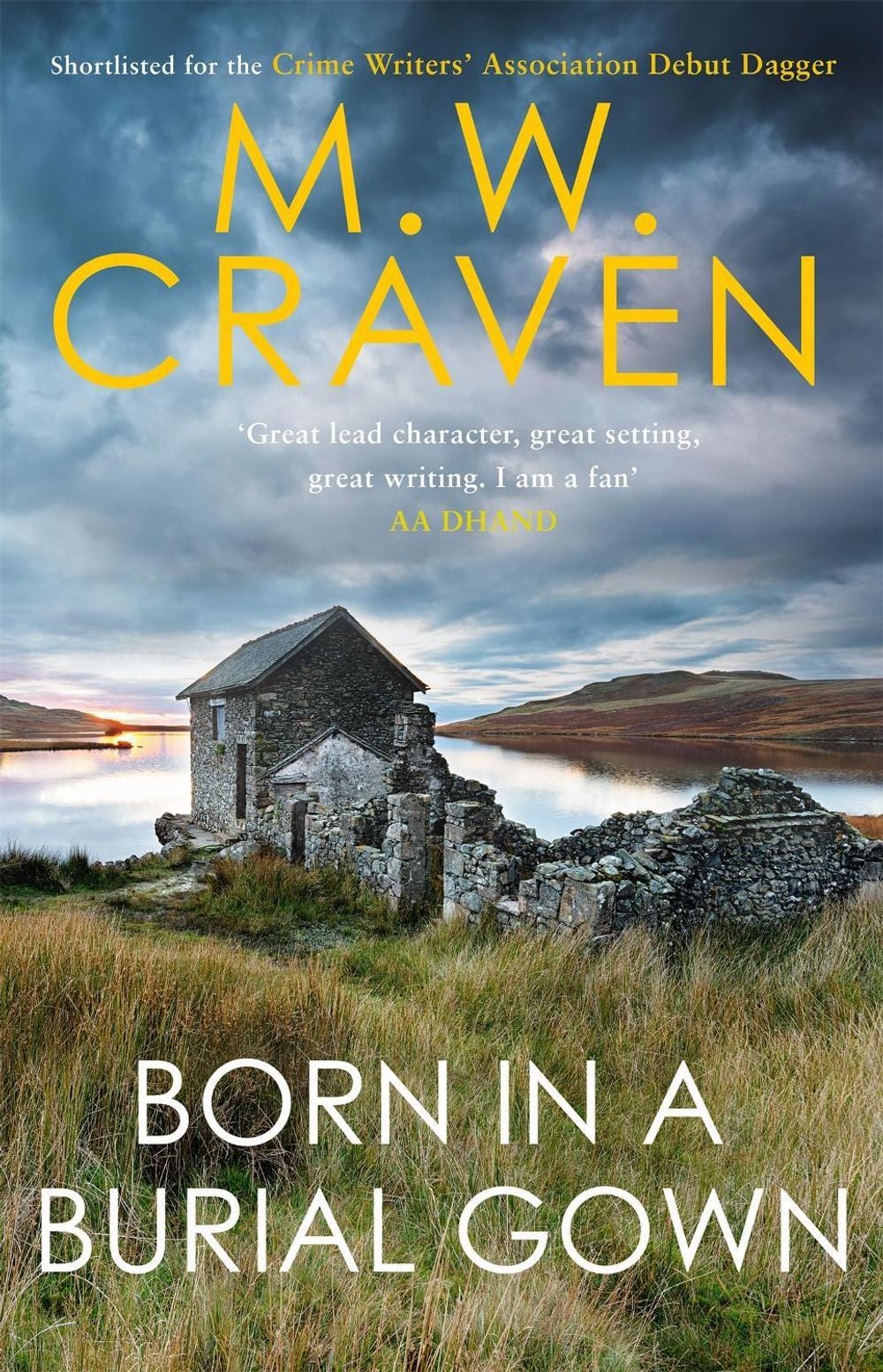Born in a Burial Gown by M.W. Craven - ISBN: 9781472132642