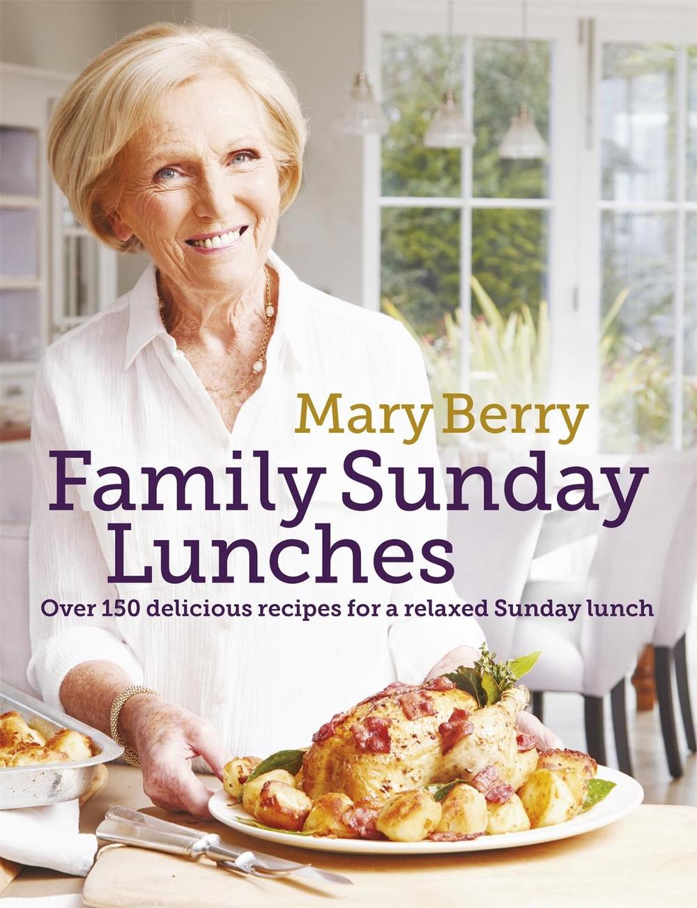 Mary Berry's Family Sunday Lunches by Mary Berry - ISBN: 9781472229274