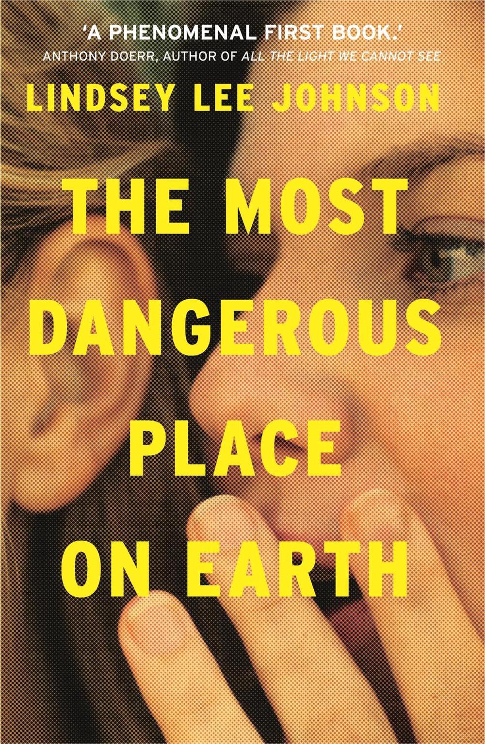 The Most Dangerous Place on Earth: If you liked Thirteen Reasons Why, you'll love this by Lindsey Lee Johnson - ISBN: 9781473661264