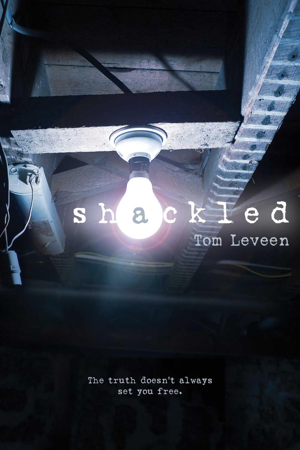 Shackled by Tom Leveen - ISBN: 9781481422499