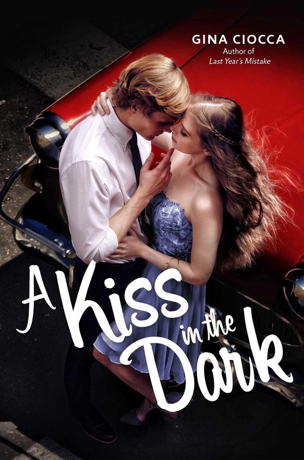 A Kiss in the Dark by Gina Ciocca - ISBN: 9781481432276