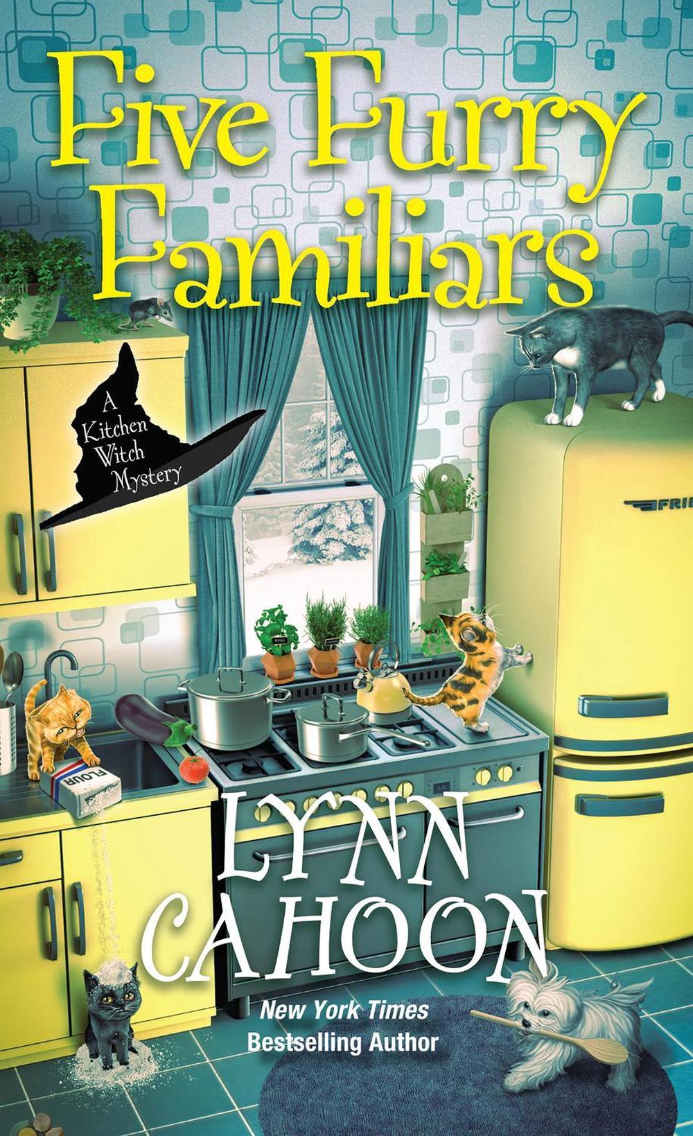 Five Furry Familiars by Lynn Cahoon - ISBN: 9781496740793