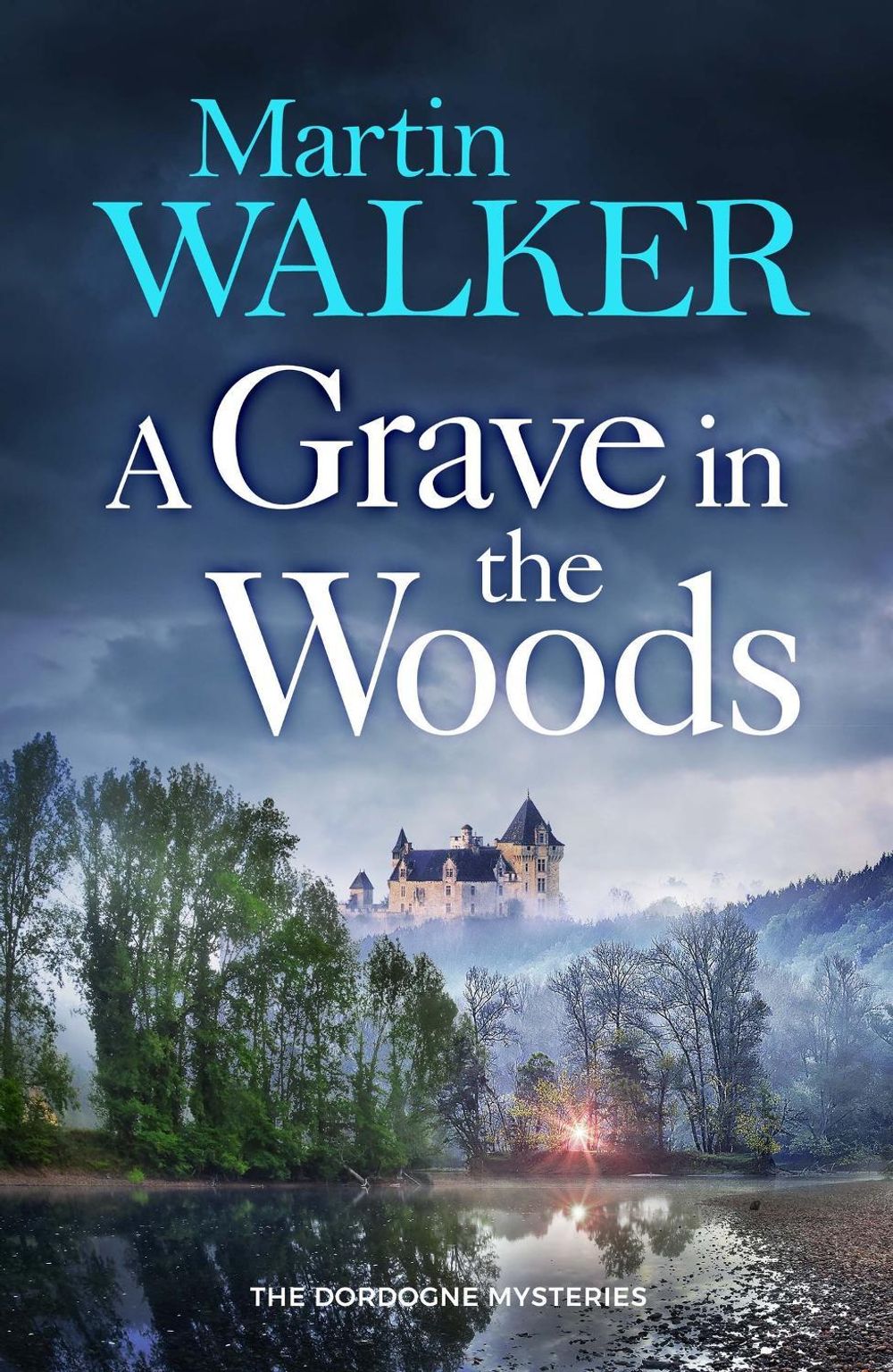 A Grave in the Woods by Martin Walker - ISBN: 9781529428322