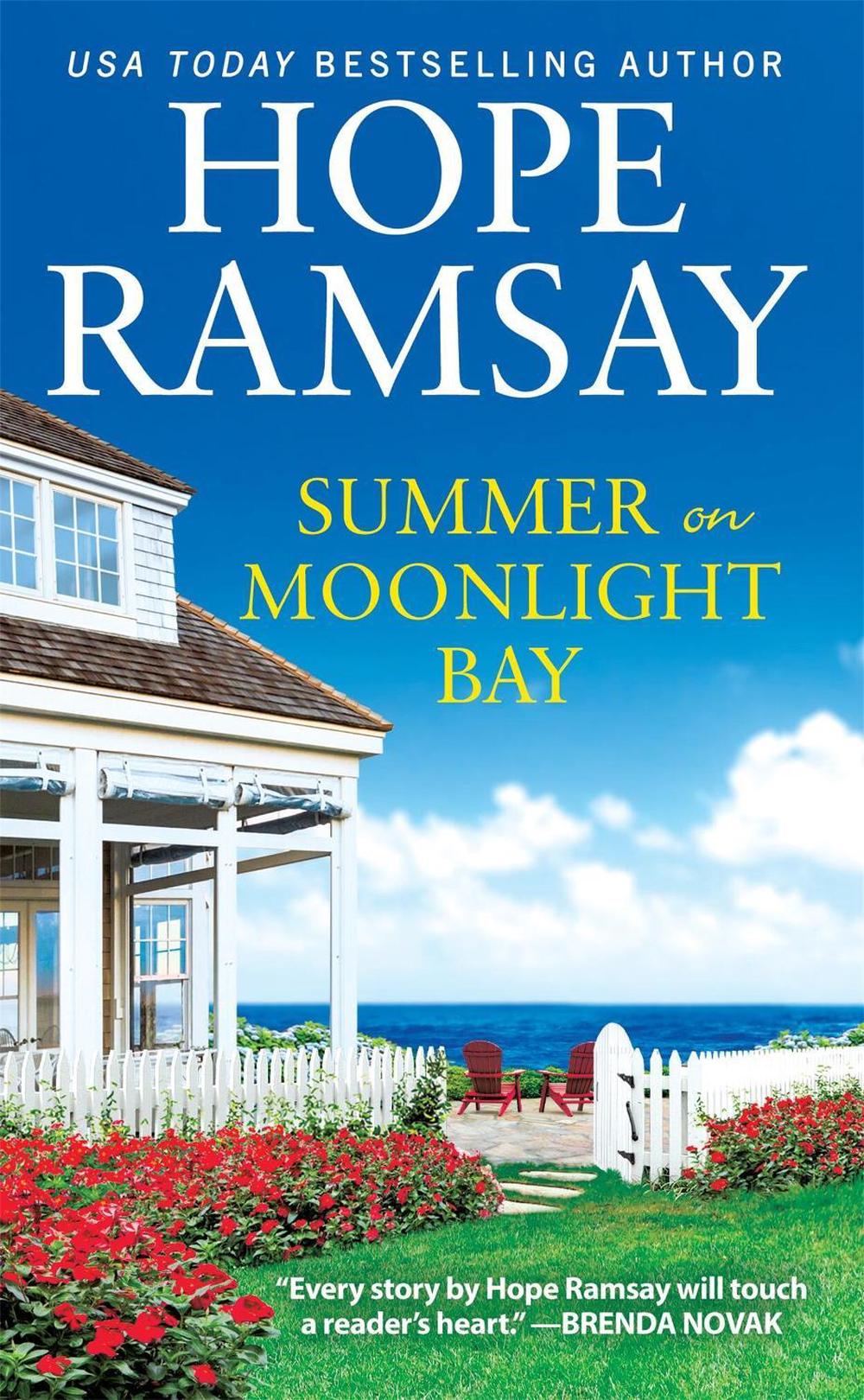 Summer on Moonlight Bay, 9781538732496