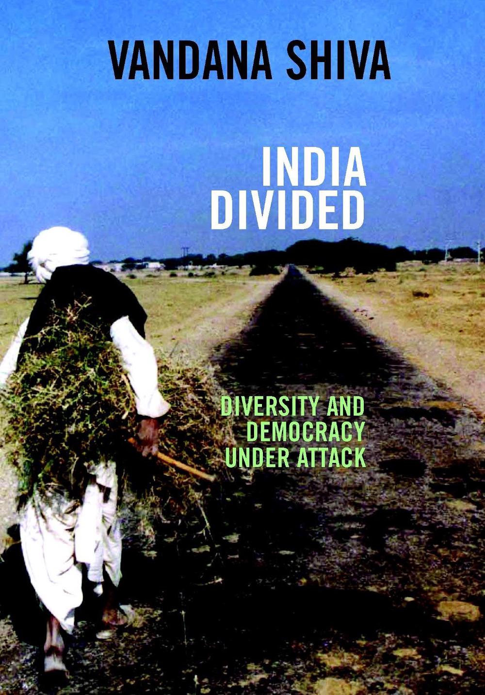 India Divided by Vandana Shiva - ISBN: 9781583225400