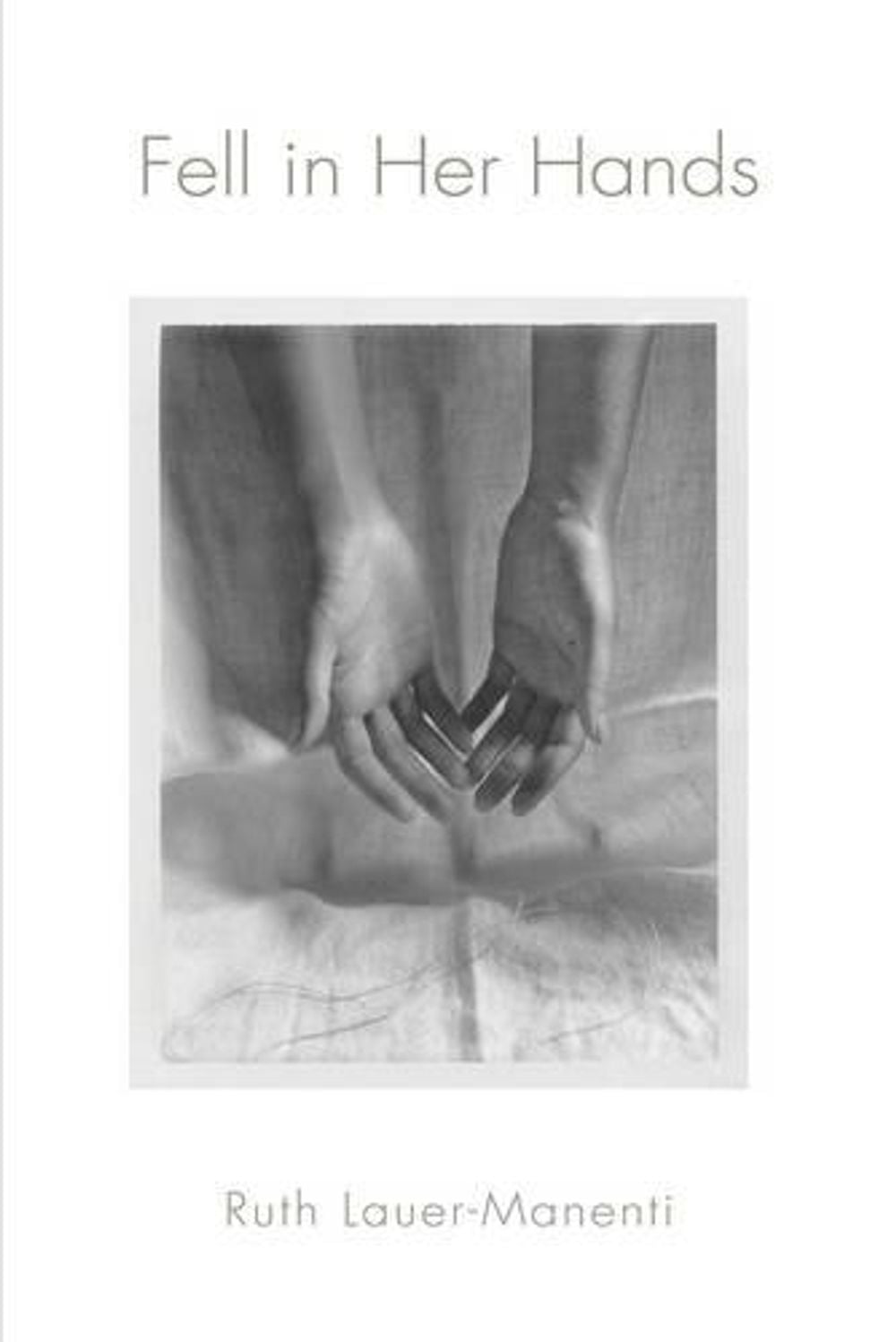 Fell in Her Hands by Ruth Lauer-Manenti - ISBN: 9781590565315