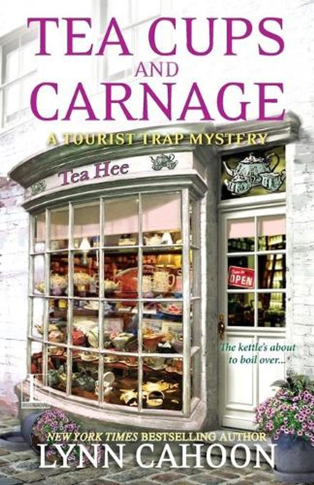 Tea Cups and Carnage by Lynn Cahoon - ISBN: 9781601836328