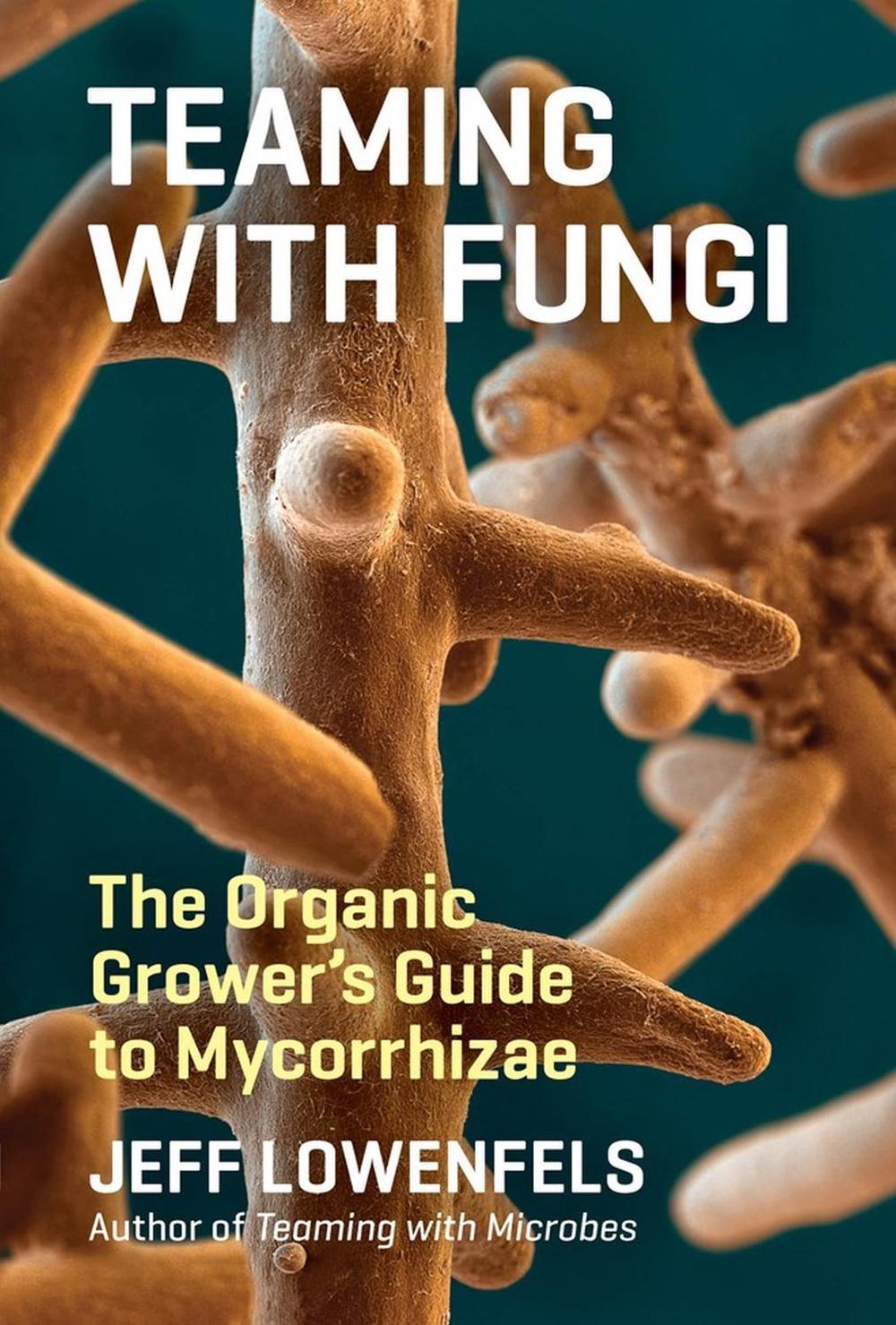 Teaming with Fungi by Jeff Lowenfels - ISBN: 9781604697292