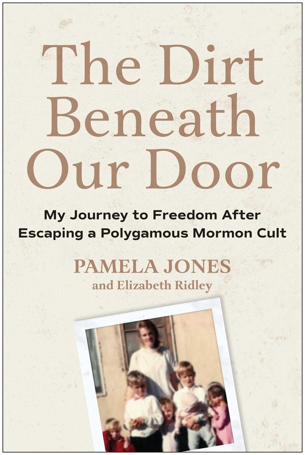 The Dirt Beneath Our Door, 9781637747292