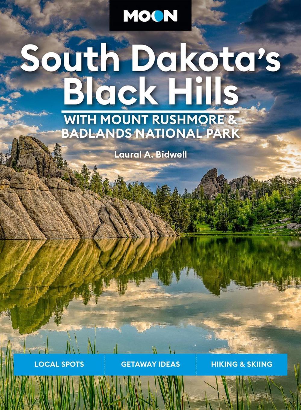 Moon South Dakota’s Black Hills: With Mount Rushmore & Badlands National Park (Fifth Edition) by Laural Bidwell - ISBN: 9781640496132