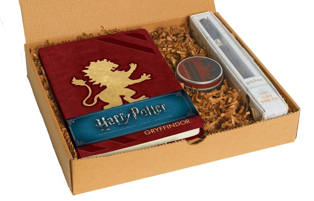 Harry Potter: Gryffindor Boxed Gift Set by Insight Editions - ISBN: 9781647227791