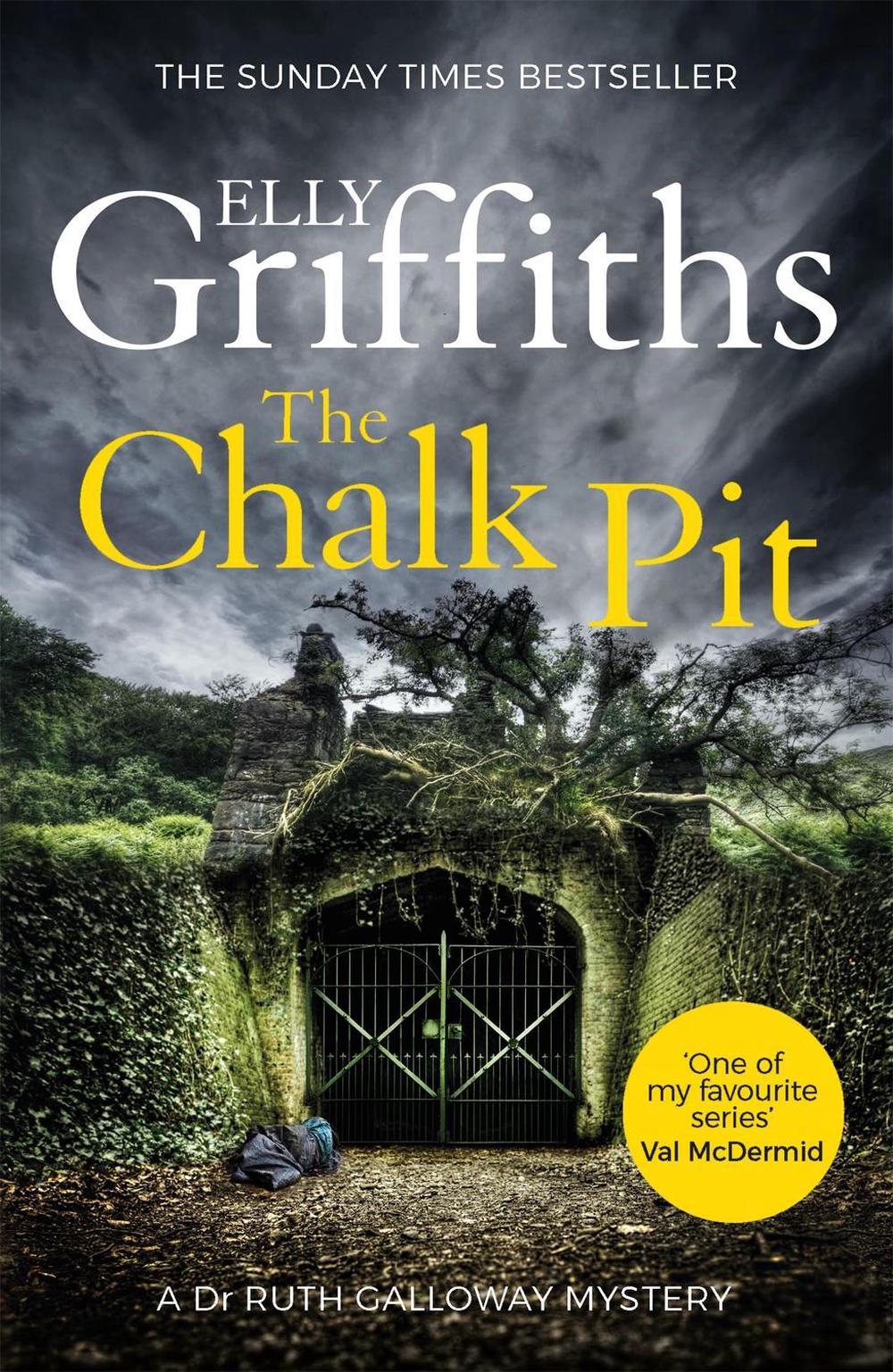 The Chalk Pit by Elly Griffiths - ISBN: 9781784296629