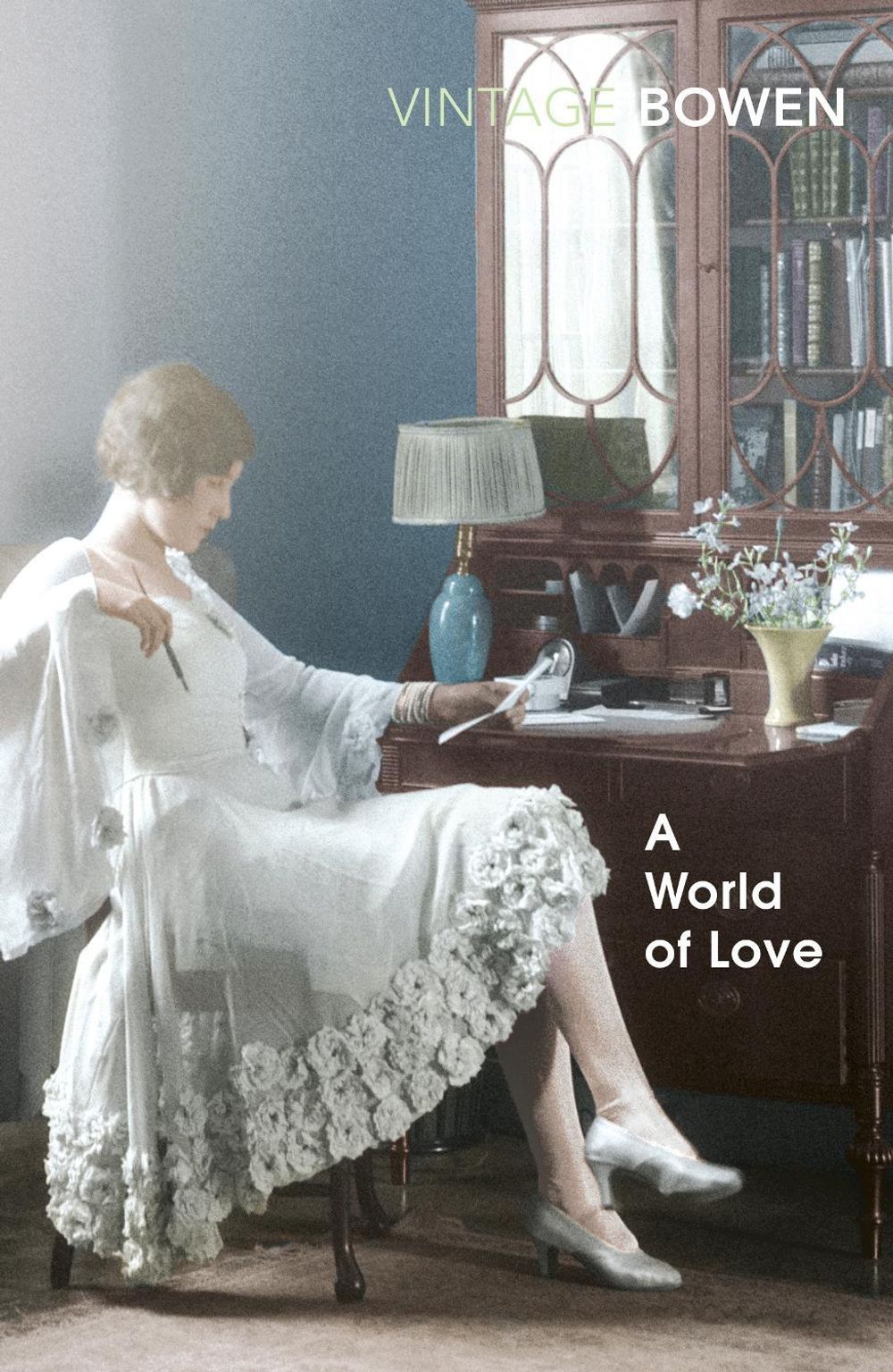 A World Of Love by Elizabeth Bowen - ISBN: 9781784873950