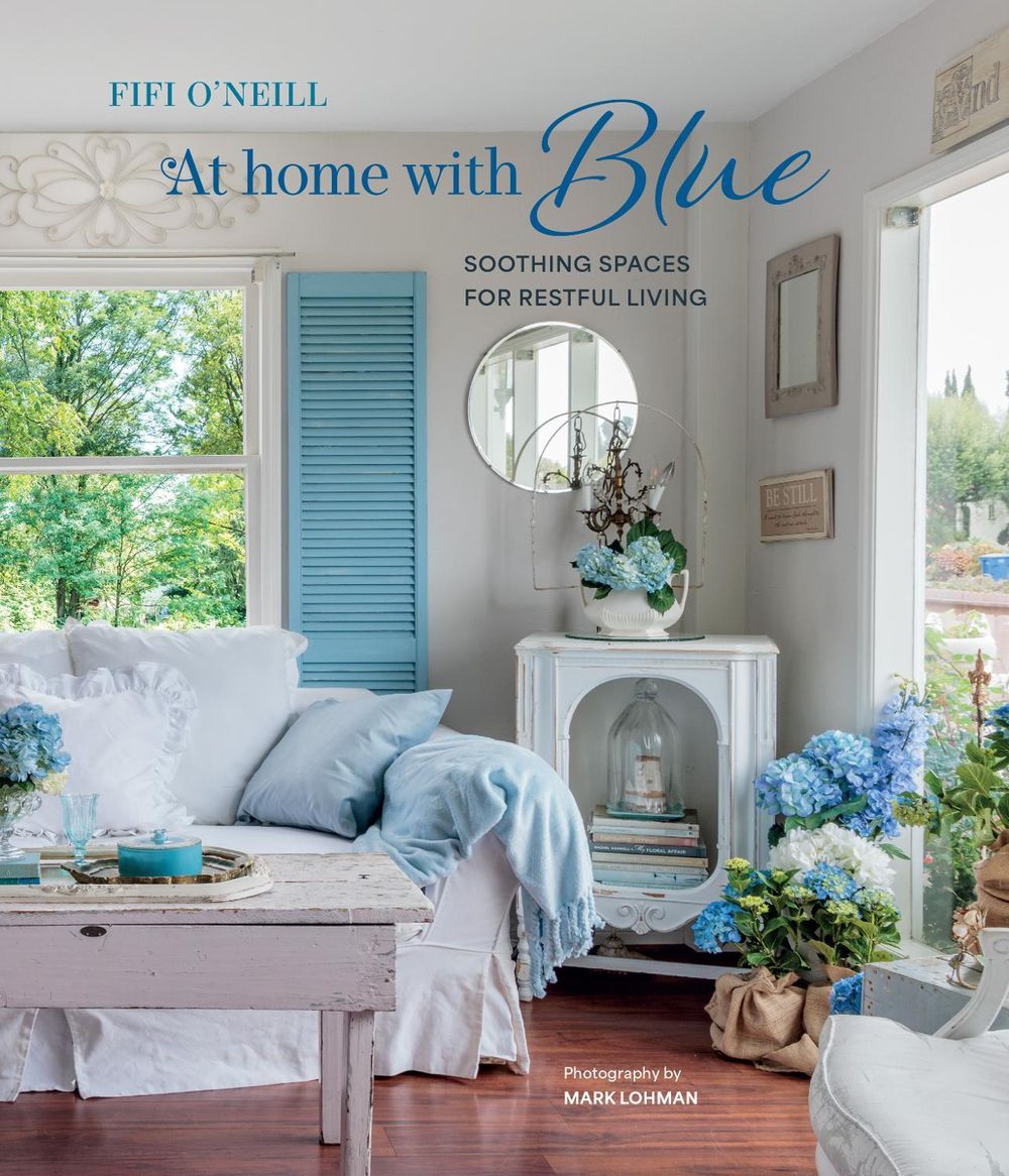 At Home with Blue: Soothing spaces for restful living by Fifi O'Neill - ISBN: 9781800654600