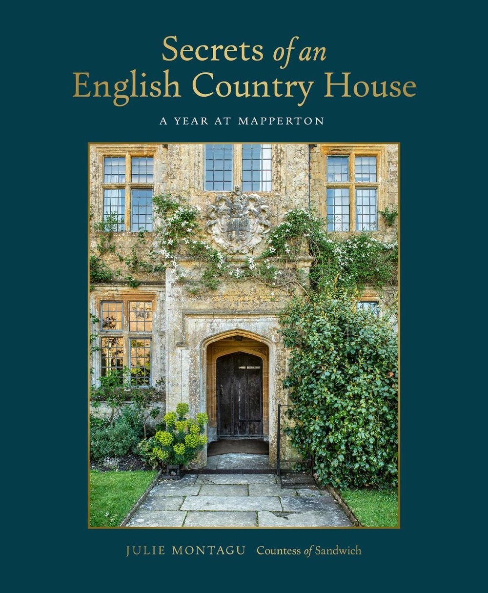 Secrets of an English Country House by Julie Montagu - ISBN: 9781836007289