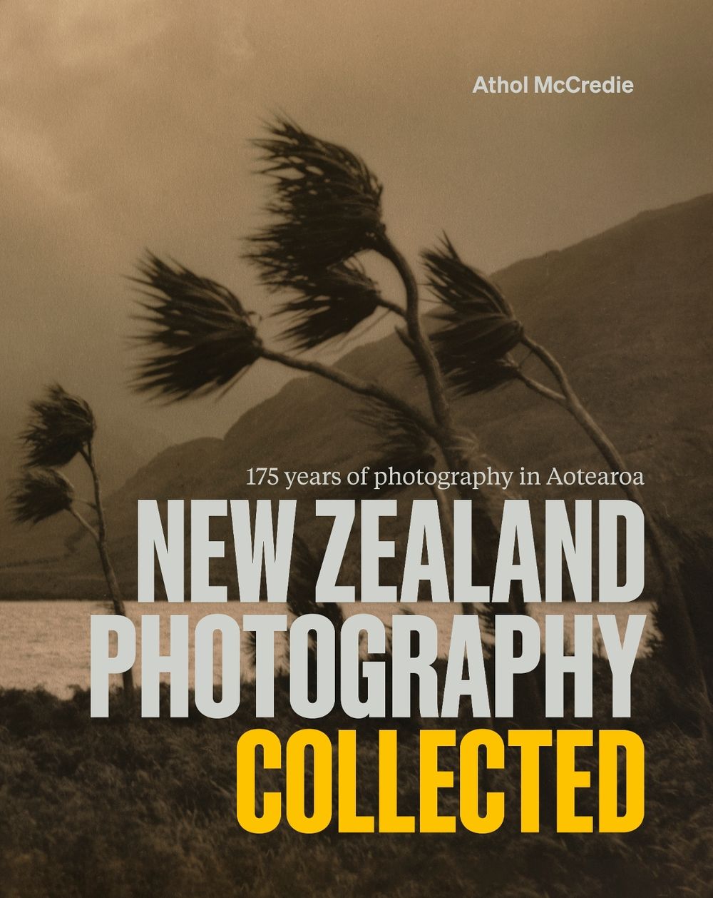 New Zealand Photography Collected by Athol McCredie - ISBN: 9781991072078