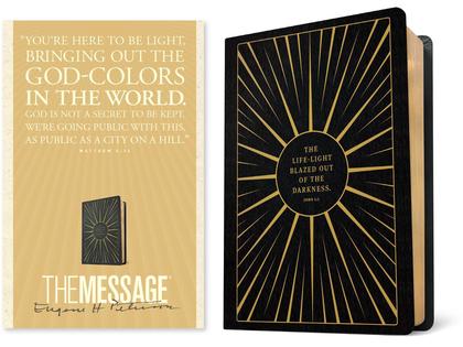 The Message Anniversary Edition (Leather-Look, Life-Light Black) by Eugene H. Peterson - ISBN: 9781641587082